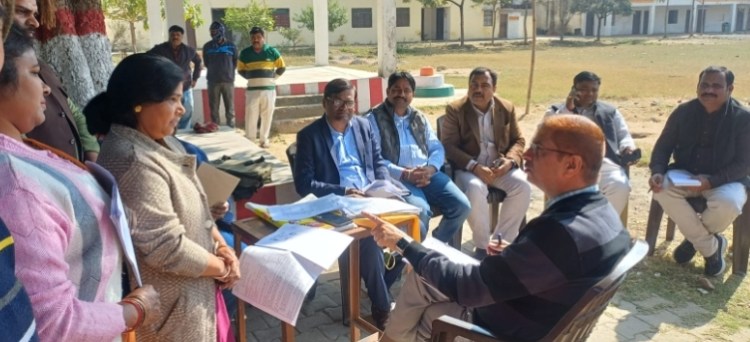 मतदाता पुनरीक्षण कार्य तेज, विधायक अधिकारी बूथों का निरीक्षण करते हुए बढ़ा रहे&nbsp;जागरूकता