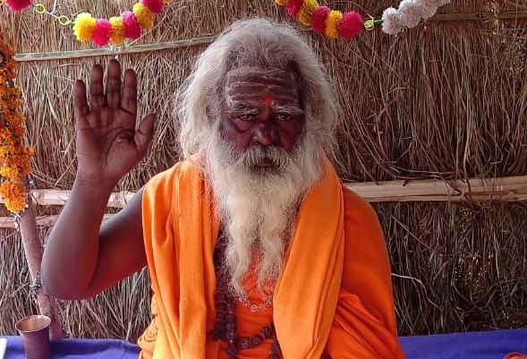 विराट रूद्र महायज्ञ के छठवें दिन यज्ञ मंडप की परिक्रमा को श्रद्धालुओं की उमड़ी&nbsp;भीड़