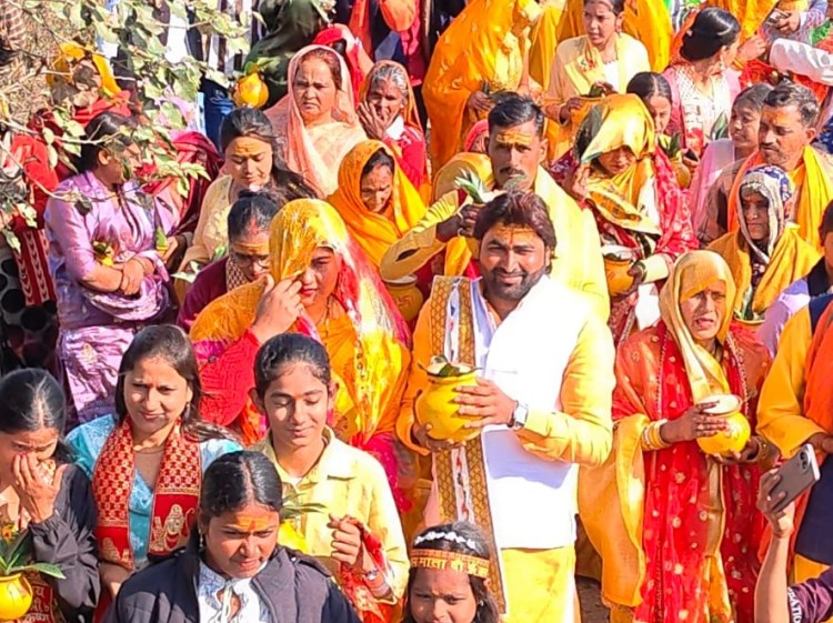 कलश शोभा यात्रा के साथ अभिषेकात्मक रुद्र महायज्ञ एवं संगीतमय श्री राम कथा का हुआ&nbsp;शुभारंभ