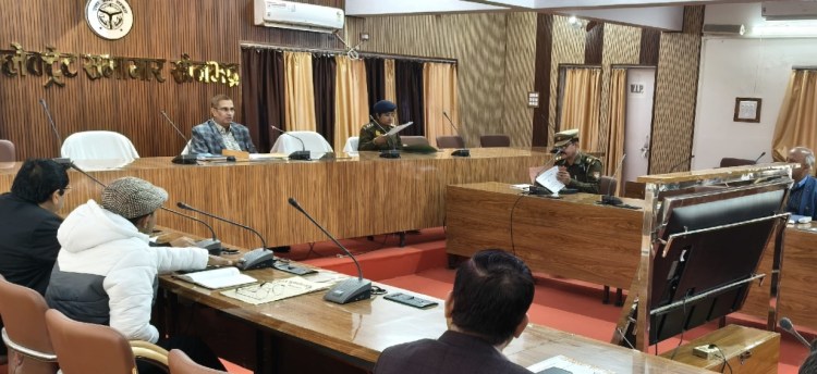 चिन्हित किये गये 117 स्थानों पर सड़क सुरक्षा नियमों से सम्बन्धित साइनेज बोर्ड लगाया जाए-&nbsp;DM