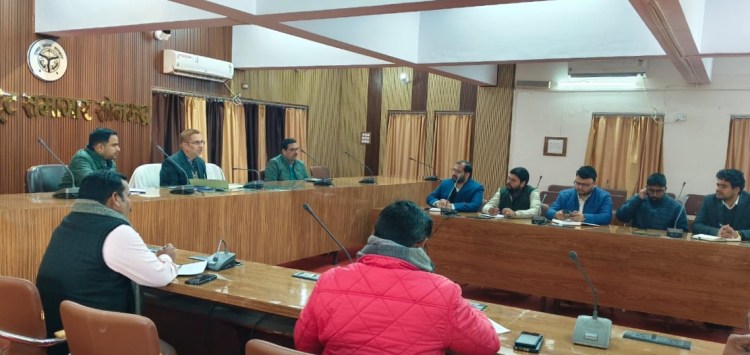 DM ने की पेट्रोलियम एवं गैस एजेन्सी के विक्रय प्रबन्धको के साथ&nbsp;बैठक