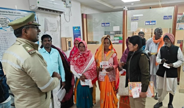 मिशन शक्ति 5.0 के तहत सोनभद्र पुलिस&nbsp; द्वारा व्यापक स्तर पर चलाया जा रहा है&nbsp;जन-जागरूकता