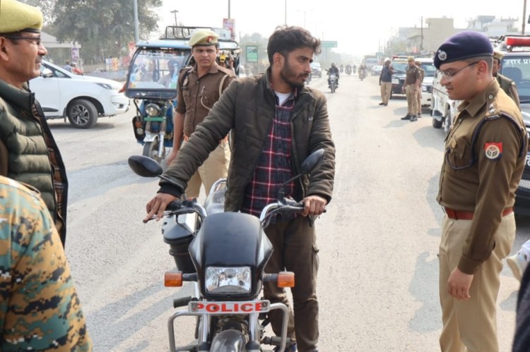 रॉन्ग साइड से वाहन चलाने वालों के खिलाफ चला सख्त अभियान, कई वाहनों का कटा चालान तो कई को पुलिस ने किया&nbsp;सीज