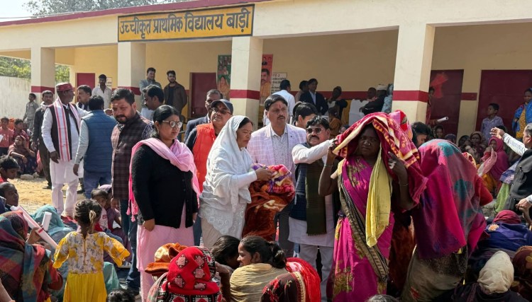 हजारों जरूरतमंदों में राज्यमंत्री ने किया कंबल&nbsp;वितरण