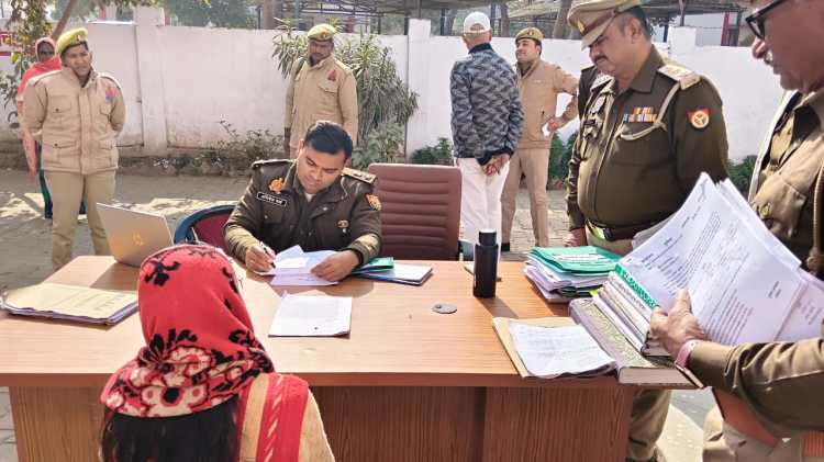 जनता दर्शन में SP ने सुनी फरियादियों की समस्याएं, दिए समयबद्ध निस्तारण के&nbsp;निर्देश