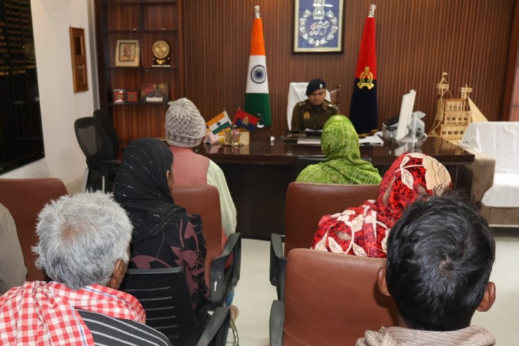 जनता दर्शन में SP ने आमजन से किया सीधा संवाद, समस्याओं के समयबद्ध समाधान के&nbsp;निर्देश