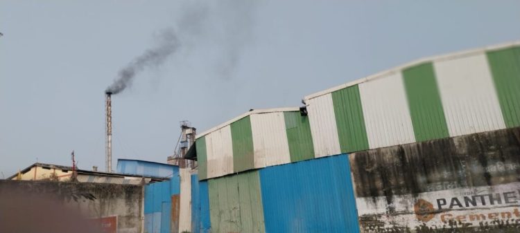 अनन्या राइस मिल पर मुख्यमंत्री से कार्रवाई की मांग, राख से दस गांव प्रभावित; फसलें&nbsp;बर्बाद