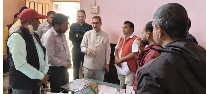 जिला निर्वाचन अधिकारी ने मतदान केन्द्रों का किया&nbsp;निरीक्षण