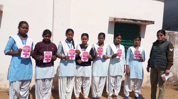 सोनभद्र पुलिस ने चलाया व्यापक महिला-बालिका जागरूकता&nbsp;अभियान