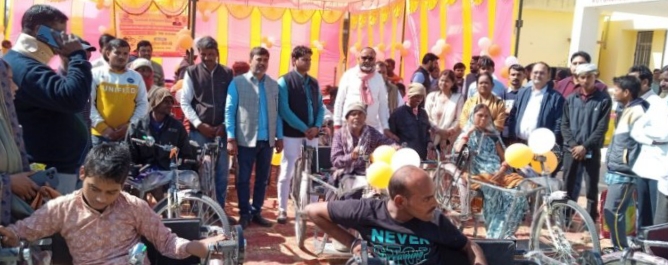 सदर विधायक ने दिव्यांगजनों में किया कृत्रिम अंग व सहायक उपकरण का&nbsp;वितरण