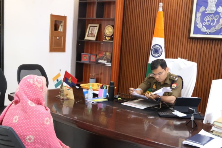 SP ने जनता दर्शन में सुनी जन समस्याएं, दिए त्वरित एवं प्रभावी निस्तारण के&nbsp;निर्देश