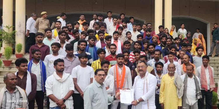 स्मार्ट मीटर और पेयजल संकट को लेकर नौजवान संघर्ष मोर्चा ने किया जोरदार प्रदर्शन, DM को सौंपा सात सूत्रीय&nbsp;ज्ञापन