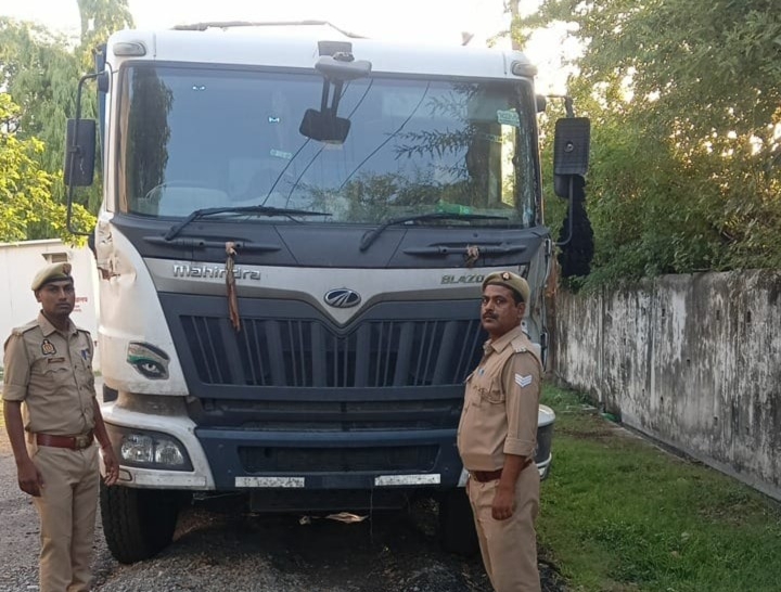 अपराध की कमाई पर सोनभद्र पुलिस का बड़ा प्रहार, गैंगस्टर संजय चौहान की 54.10 लाख की नेक्सॉन कार और हाईवा ट्रक&nbsp;कुर्क