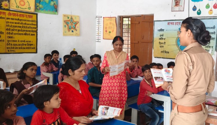 मिशन शक्ति 5.0 के तहत सोनभद्र पुलिस ने चलाया अभियान, महिलाओं व बालिकाओं को किया&nbsp;जागरूक